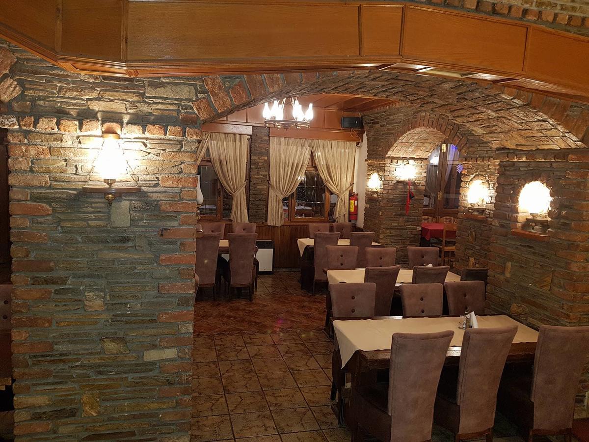 Hotel Παραδοσιακο Като-Лутраки Экстерьер фото