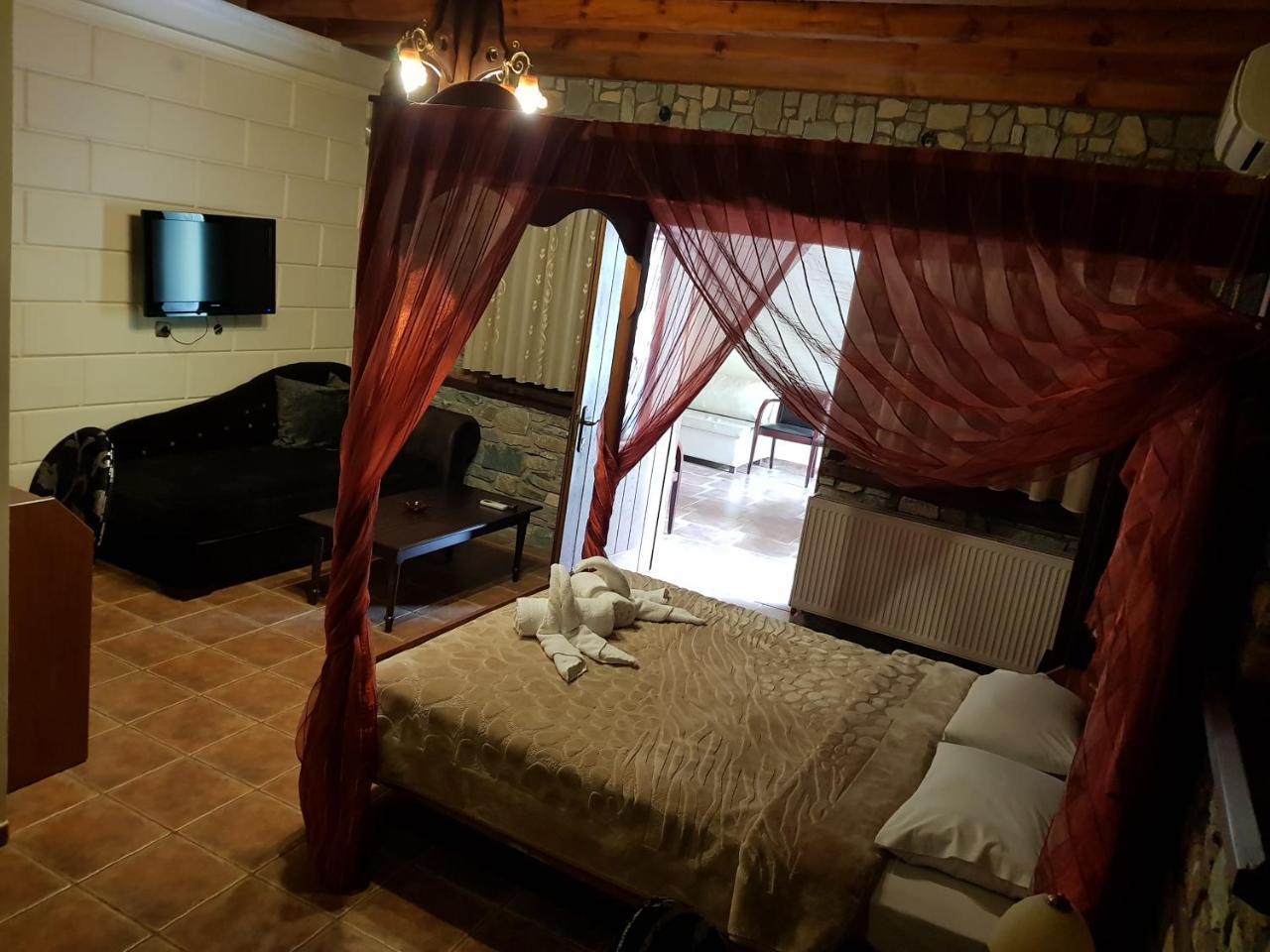 Hotel Παραδοσιακο Като-Лутраки Экстерьер фото