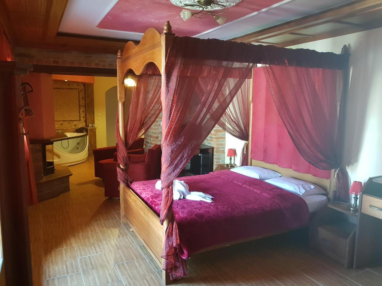 Hotel Παραδοσιακο Като-Лутраки Экстерьер фото